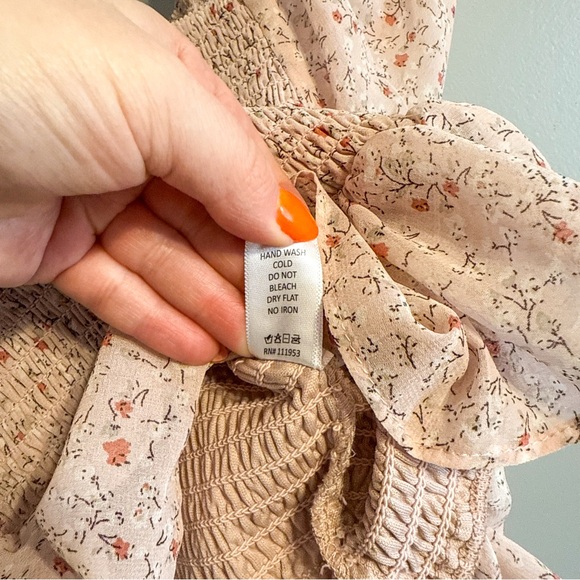 Active USA Pink Floral Smocked Puff Sleeve Peplum Top Size Large - Picture 4 of 5